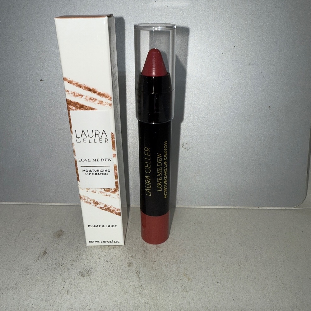 NIB Laura Geller Love Me Dew MAEBERRIE Moisturizing Lip Crayon 0.09oz